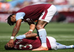 أستون فيلا يتعرض لضربة قوية بعد تأكيد إصابة دييجو كارلوس