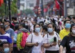 الصين تكثف قيود مكافحة كورونا وتغلق شركات