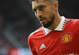 مانشستر يونايتد يعير أليكس تيليس إلى إشبيلية لمدة موسم