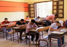 طلاب الثانوية العامة “دور ثان” يؤدون امتحاني الفيزياء والتاريخ