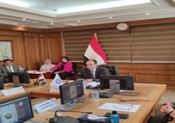 وزير التعليم العالي يستعرض تقريرًا حول اجتماع المجلس الأعلى لشئون الدراسات العليا والبحوث