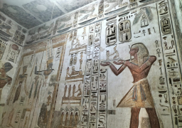 الإنتهاء من ترميم مقصورة الذهب بمعبد هابو بالبر الغربي بالأقصر