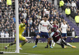 توتنهام يفوز على وست هام بهدف في مباراة بطلها الفار