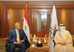 في مؤتمر العمل العربي بالقاهرة : وزير القوى العاملة يلتقي نظيره الاماراتي وتنسيق وتعاون في القضايا المشتركة