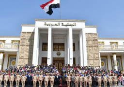 القوات المسلحة تنظم زيارة لمتدربي البرنامج الرئاسي لتأهيل الشباب للقيادة لمقر الكلية الحربية