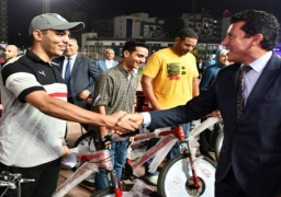 بالصور..وزير الشباب والرياضة يُسلم الدفعة الثالثة من مبادرة دراجتك دخلك