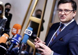 وزير الخارجية الأوكراني: تعزيز دعمنا عسكريا يتناسب طرديا مع سرعة انتهاء هذه الحرب