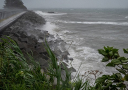 مقتل شخصين وإصابة أكثر من 100 آخرين جراء اجتياح إعصار نانمادول لأرخبيل اليابان