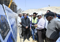 وزير النقل يتفقد مشروع الخط الأول للقطار الكهربائي السريع في المسافة من العين السخنة حتى محطة محمد نجيب