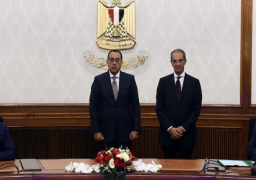 بالصور.. مدبولي يشهد التوقيع على مذكرة تفاهم بين “ايتيدا” و”أبو OPPO” الصينية لإنشاء مصنع للهاتف المحمول بمصر