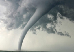 إعصار “فيونا” يصل الدومينيكان وتسبب في فيضانات عارمة وانهيارات أرضية