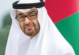 رئيس دولة الإمارات يصل مسقط.. وسلطان عمان في مقدمة مستقبليه