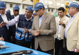 بالصور.. وزير الإنتاج الحربي يتفقد “حلوان لمحركات الديزل”