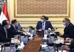 رئيس الوزراء يستعرض إجراءات توفير التمويل اللازم للسلع الاستراتيجية وبرامج الحماية الاجتماعية