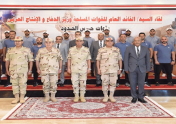 بالصور.. وزير الدفاع يكرم عددا من المتميزين من رجال قوات حرس الحدود