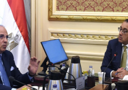 بالصور.. رئيس الوزراء يتابع مع وزير الري ملفات عمل الوزارة