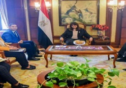 وزيرة الهجرة تلتقي بأحد رموز الجالية المصرية في مملكة ليسوتو الأفريقية