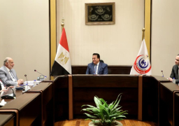 وزير الصحة يعقد اجتماعاً مع نقيب العلاج الطبيعي ويؤكد تقديم كافة سبل الدعم للنقابة لرفع كفاءة الخدمات المقدمة للمواطنين