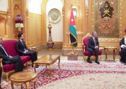 الأردن وسلطنة عمان تؤكدان أهمية تعزيز التعاون والعلاقات الثنائية بين البلدين