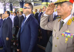 الرئيس السيسي يؤدي التحية العسكرية لأرواح الشهداء خلال حفل تخريج دفعة جديدة من أكاديمية الشرطة