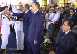 الرئيس السيسي يقلد أوائل خريجي أكاديمية الشرطة أنواط الامتياز