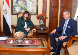 وزيرة الهجرة تستقبل رئيس مجلس إدارة بنك مصر لبحث تقديم خدمات ومنتجات مصرفية مخصصة للمصريين بالخارج وتوفير اليات لتسهيل عملية فتح حسابات للمصريين بالخارج من خلال توفير بعثات من العاملين ببنك مصر
