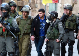 الاحتلال يعتقل ثمانية فلسطينيين .. واندلاع مواجهات بالقدس ونابلس
