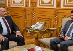 بالصور.. وزيرا الإنتاج الحربي والشباب والرياضة يتابعان موضوعات التعاون المشترك