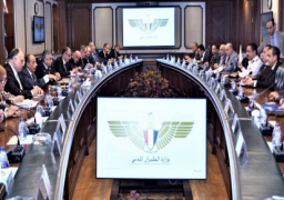 وزير الطيران يوجه بتقديم كافة التيسيرات وجودة الخدمات للمسافرين مع الالتزام بتطبيق المعايير الدولية للأمن والسلامة