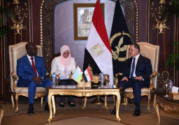 وزير الداخلية يبحث سبل التعاون الأمني وتبادل المعلومات مع نظيره الجيبوتي