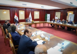 وزير الصحة يوجه بالتنسيق مع النقابة العامة للصيادلة لوضع آليات منظمة لحل مشكلات إعطاء الحقن داخل الصيدليات