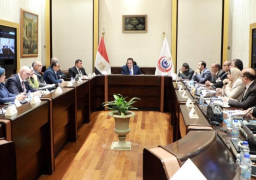 خلال اجتماعه الأسبوعي بقيادات الوزارة .. وزير الصحة يوجه بتطوير آليات العمل بوحدات الرعاية الأولية بالمحافظات