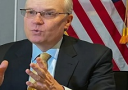 تعزيزا للهدنة باليمن..ليندركينج يبدأ جولة للإمارات والسعودية