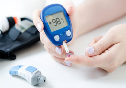 احتفالًا باليوم العالمي للسكر .. وزارة الصحة تضيء المعهد القومي للسكر باللون الأزرق