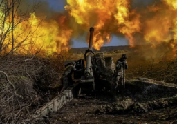 زيلينسكي : قصف روسي مكثف للخطوط الأمامية .. ومعارك ضارية في منطقة دونيتسك