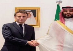 ولي العهد السعودي يلتقي الرئيس الفرنسي على هامش منتدى التعاون الاقتصادي