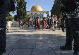 مستوطنون إسرائيليون يقتحمون ساحات المسجد الأقصى المبارك