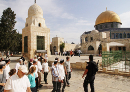 عشرات المستوطنين يقتحمون الأقصى وسط حماية الاحتلال