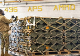 وزارة الدفاع الأمريكية تدرس تزويد أوكرانيا بأسلحة ” تتخطى” الخطوط الروسية