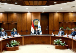وزير البترول يستعرض تحديات قطاع البترول وتأثير المتغيرات العالمية على مسيرة العمل