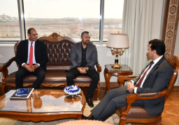 وزير الرياضة يلتقي اللاعب عزمي محيلبة بطل مصر في الرماية