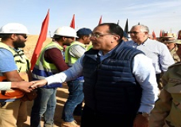 رئيس الوزراء يتفقد سير الأعمال بمشروع تنمية جنوب الوادى بتوشكى