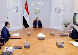 الرئيس السيسي يجتمع مع رئيس مجلس الوزراء ووزير التموين والتجارة الداخلية ومدير عام جهاز مشروعات الخدمة الوطنية للقوات المسلح