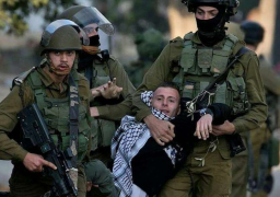 الاحتلال الإسرائيلي يعتقل 5 فلسطينيين .. ومستوطنون يقتحمون المسجد الأقصى
