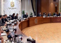 بالصور.. رئيس الوزراء يترأس الاجتماع الأول للجنة المعنية بالإعداد لمؤتمر ترويج الاستثمار