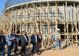 بالصور.. وزير التنمية المحلية ومحافظ أسوان يتابعان معدلات تنفيذ مشروعات ” حياة كريمة ” بنصر النوبة وكوم أمبو