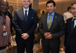 بالصور..وزير الرياضة يلتقى رئيس الفيفا خلال مباراة تونس وفرنسا بكأس العالم بقطر