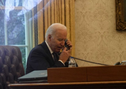 بايدن يؤكد لزلينسكي التزام بلاده بمواصلة تقديم المساعدات لأوكرانيا