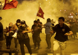 بيرو: مقتل شخصين وإصابة آخرين في احتجاجات للمطالبة بإجراء انتخابات جديدة