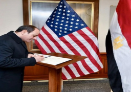 خلال زيارته لمقر “البنتاجون”.. الرئيس السيسي يسجل كلمة في سجل الشرف الخاص بالوزارة